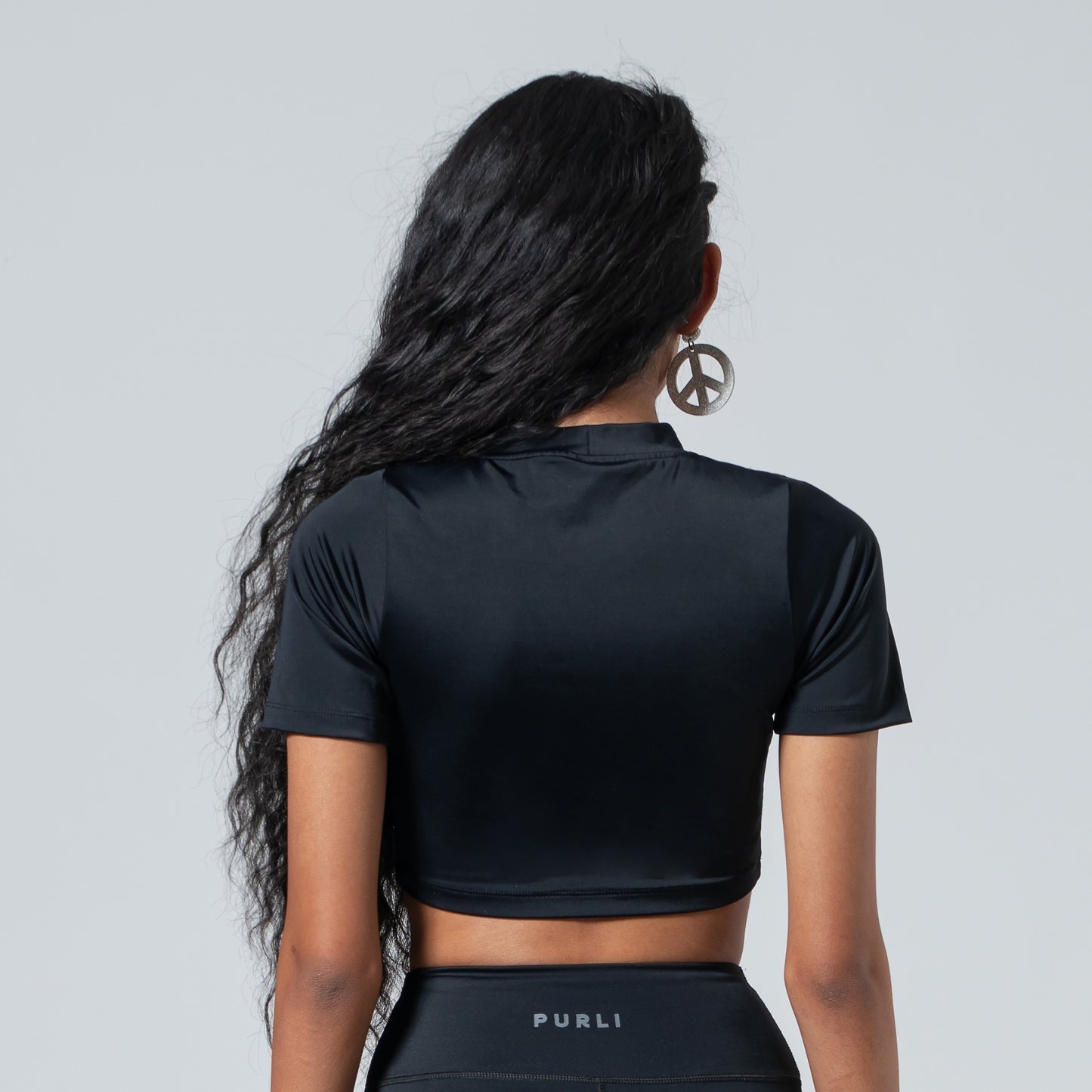 BLACK CROPPED TEE