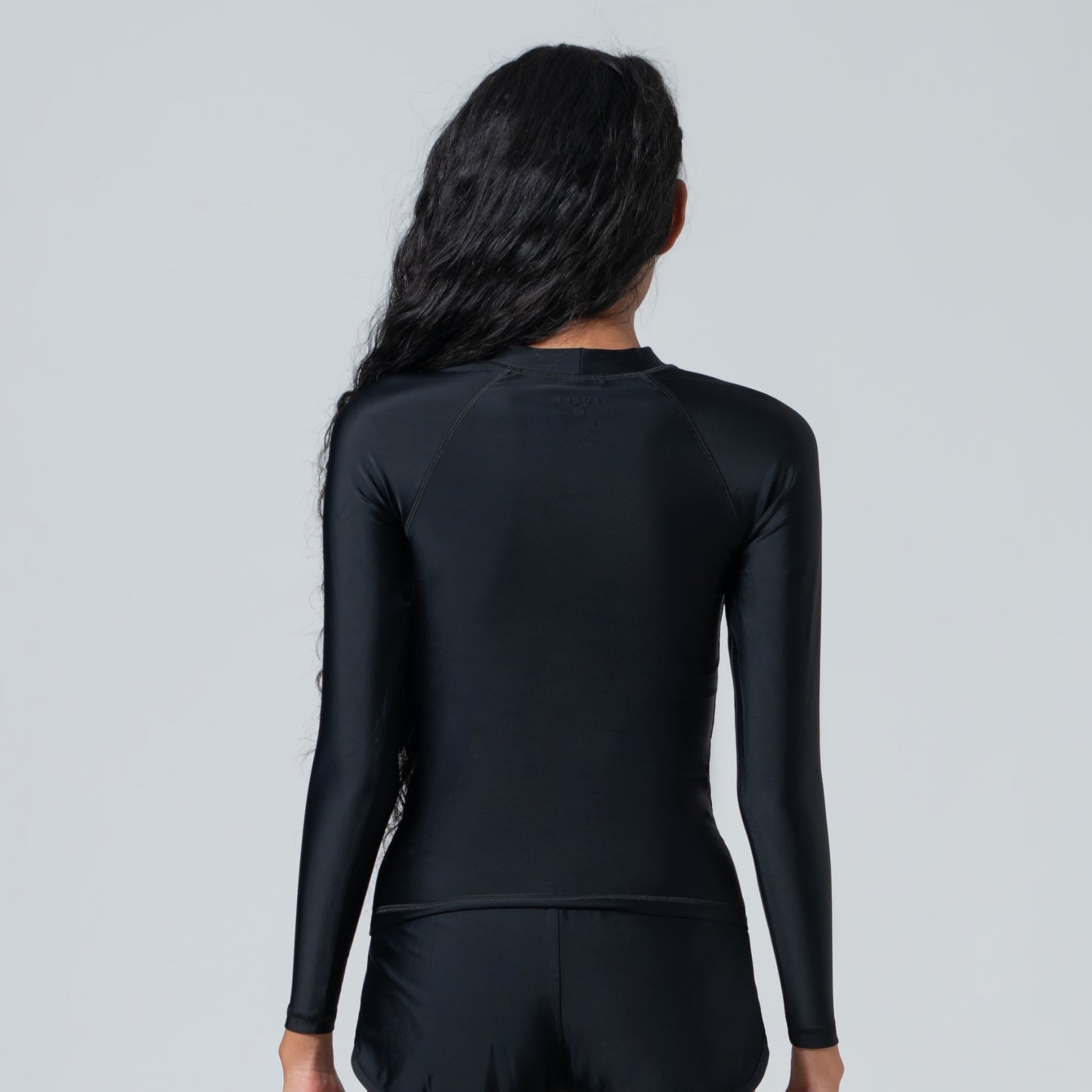 BASIC BLACK RASHGUARD