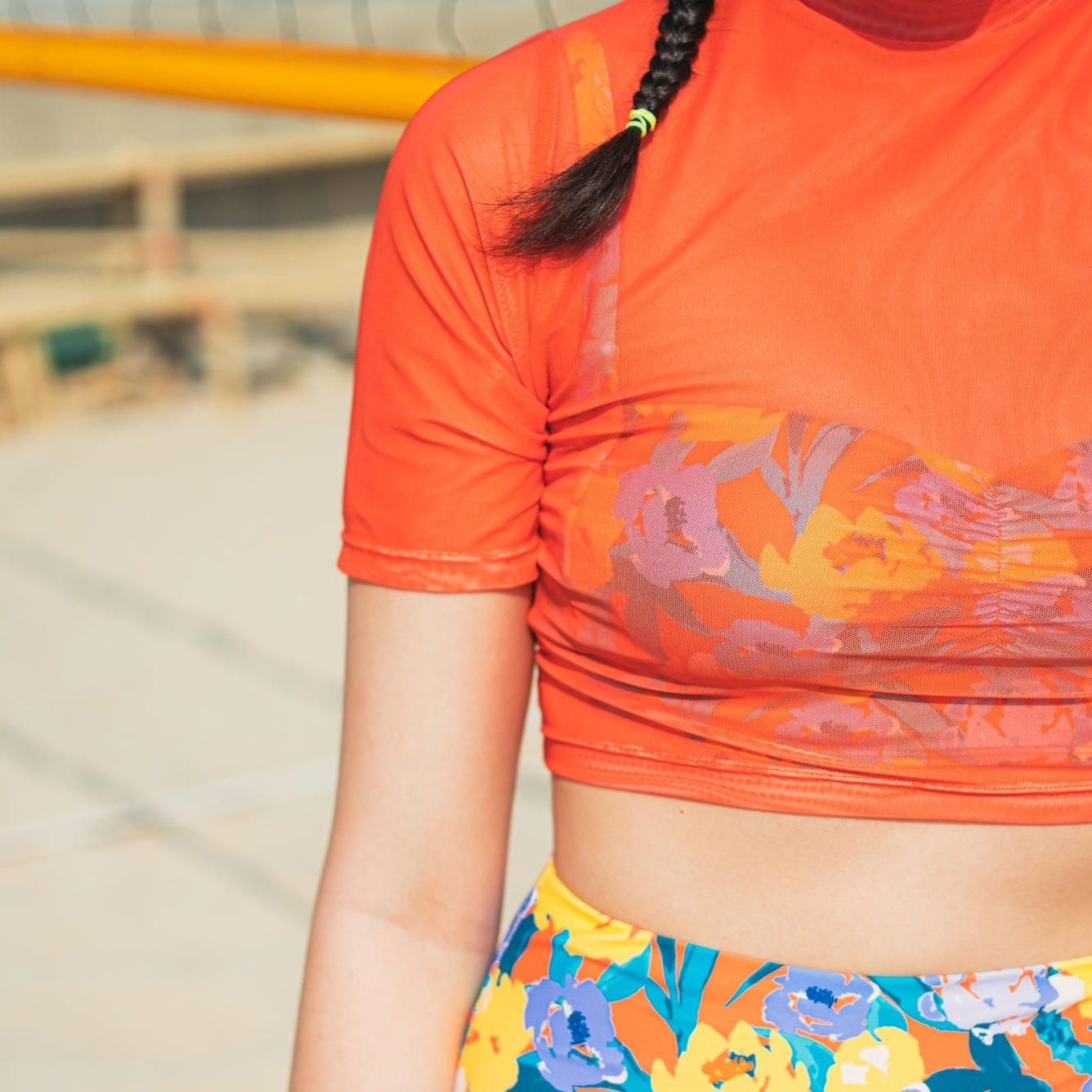 SOLID NECTARINE CROPPED MESH TEE